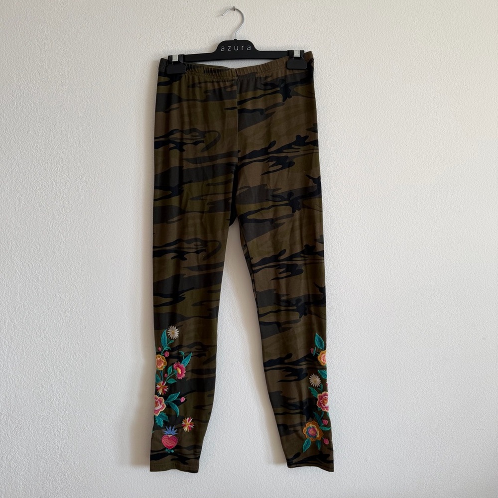 Johnny Was Ziviana Leggings Molly Camo Embroidery Size Small NWT